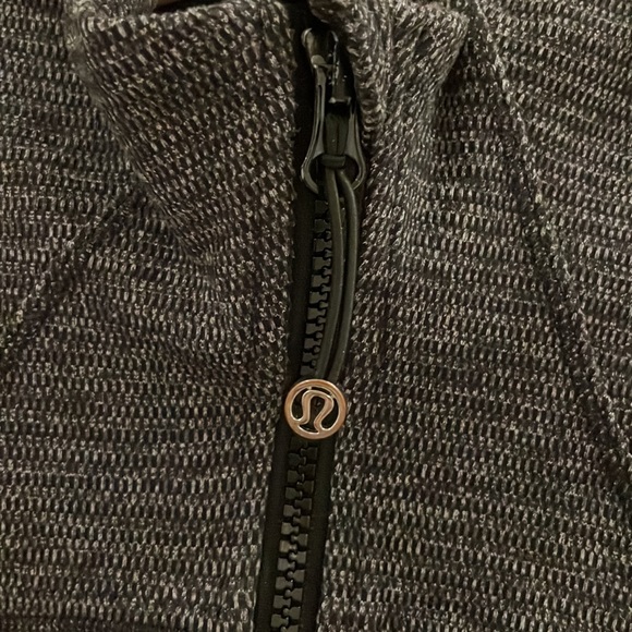 Lululemon Define Jacket - dark heathered grey - size 6 - Picture 3 of 5